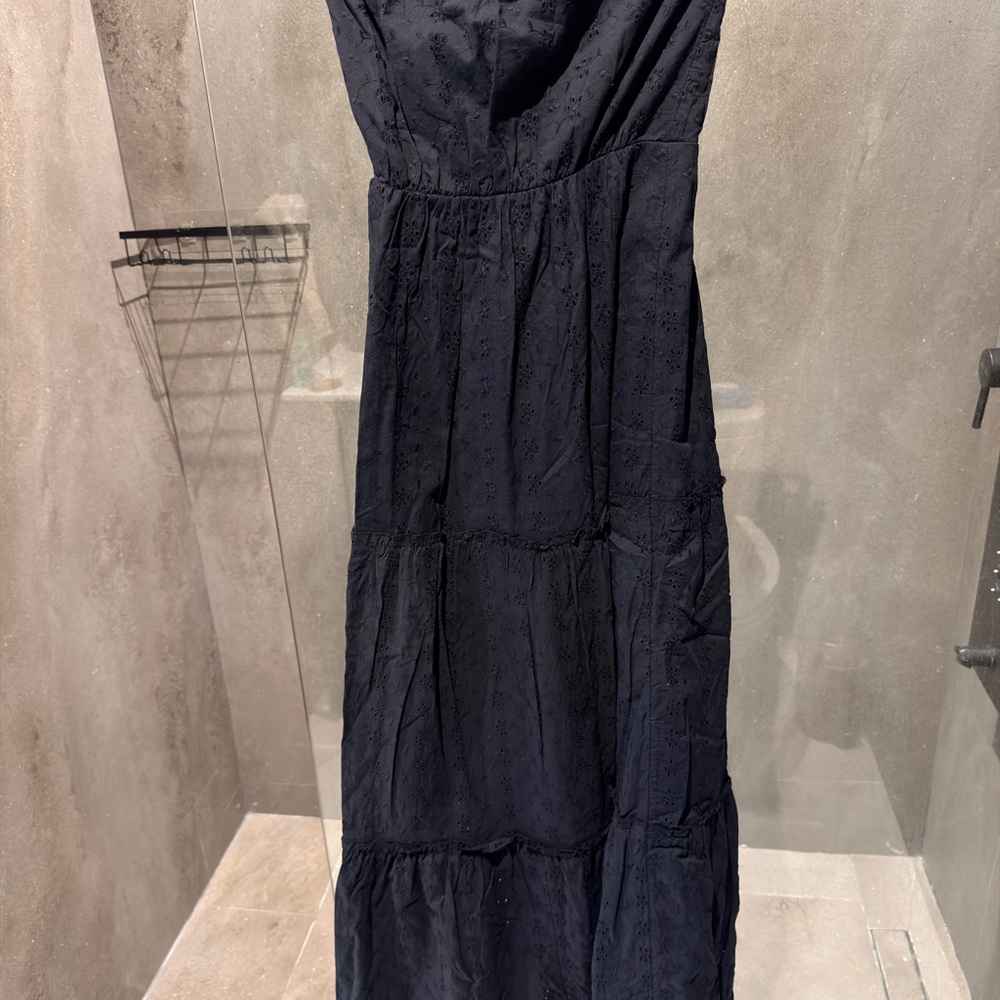 Strapless black dress with embroider details